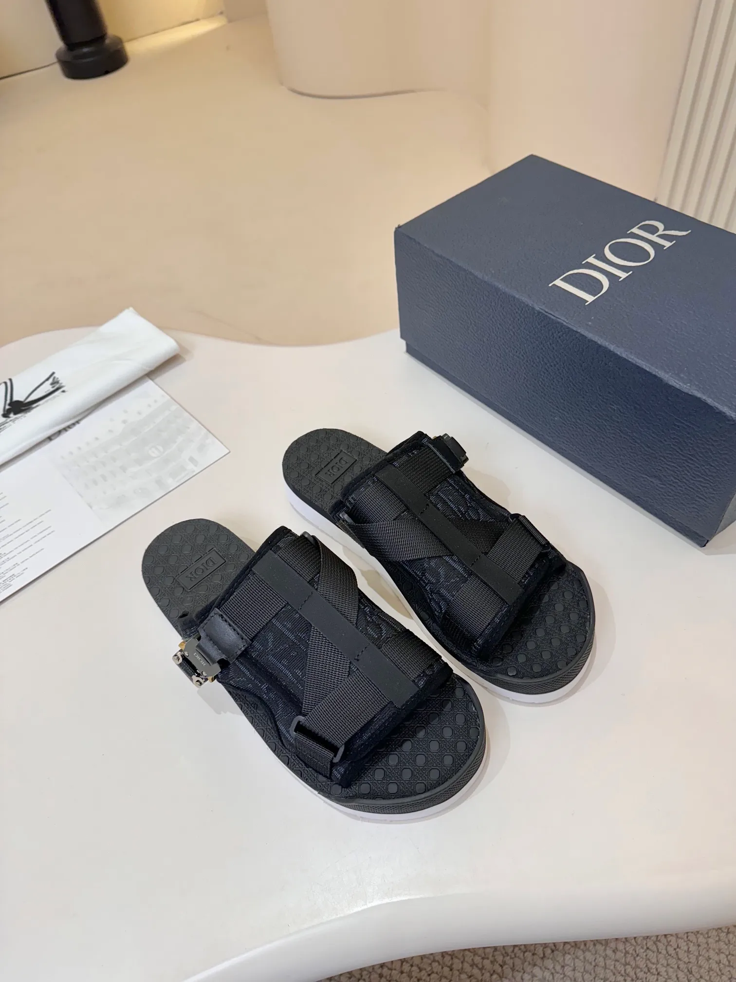 [Dior] P: 340💰 -Size: 38-46 Dior Dior D’s classic men’s slippers, high-end boutique, original material, pure cotton printed canvas upper, fine workmanship, super soft sole, casual, loose and comfortable, a must-have in summer!